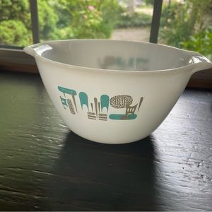 Vintage Atomic Blue Heaven 8" Mixing Bowl by Anchor Hocking. MCM 1.5 Quart